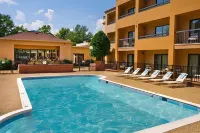 Courtyard Hampton Coliseum Central - ที่มีสระว่ายน้ำ