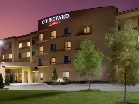 Courtyard Lufkin Отели рядом с достопримечательностью «Зоопарк Эллен Траут»