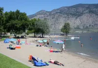 Holiday Inn & Suites OSOYOOS by IHG - ติดทะเล