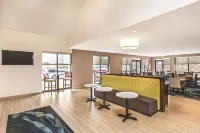 La Quinta Inn & Suites by Wyndham Philadelphia Airport Hotels in Ridley Township
