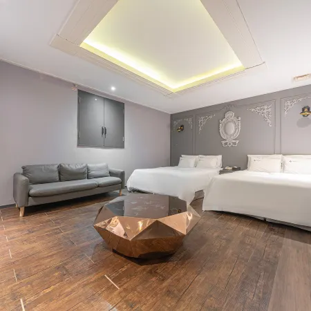 Urban Nest Hotel Отели рядом с достопримечательностью «Библиотека «Старфилд»»