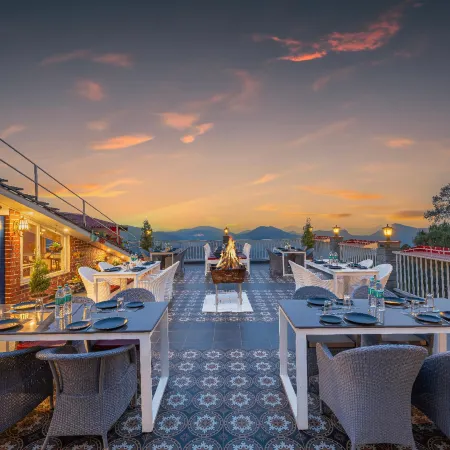 Wood Stock Kasauli - Rooms & Cottages - Panoramic View & Balcony Rooms