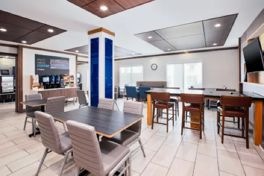 Holiday Inn Express & Suites BUFFALO by IHG