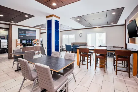 Holiday Inn Express & Suites Buffalo