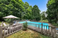 Bear Pass - Mountain View 4 Bedroom Home by RedAwning Hotels in Arlington