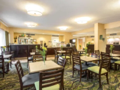 แคลเรียน อินน์ แอนด์ สวีทส์ ไอเคน เซาท์ โรงแรมในเอเคน