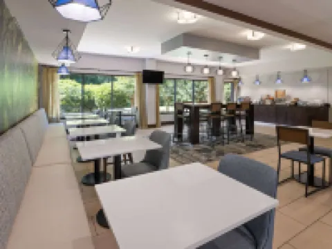 La Quinta Inn & Suites by Wyndham LaGrange / I-85 Hotels in La Grange