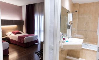 3. Hotel Se..