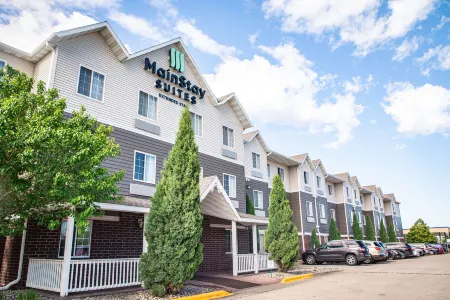 MainStay Suites Fargo - I-94 Medical Center Отели рядом с достопримечательностью «Red River Zoo Nature Playground»