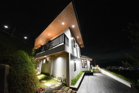 Casa de Monique Villas & Glamping Retreat Отели рядом с достопримечательностью «Adeka Campsite»