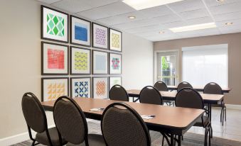 Holiday Inn Express & Suites Live Oak