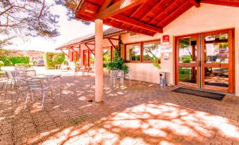 Brit Hotel Confort Pau Lons