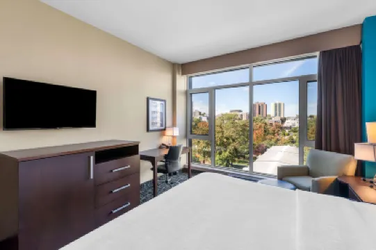 Best Western Plus Hotel Montreal โรงแรมใน