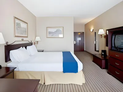 Holiday Inn Express & Suites Marina - State Beach Area فنادق في مارينا