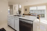 City Sails - 3 Br Townhouse in Central New Plymouth
