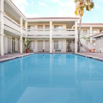 Travelodge by Wyndham Costa Mesa Newport Beach Hacienda