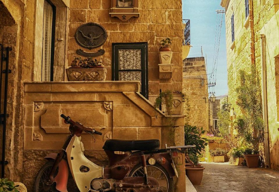 Hotel Gozo - Apartment with Stunning Views & Shared Pool, Exterior, Garden