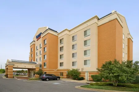 Fairfield Inn & Suites Germantown Gaithersburg Отели рядом с достопримечательностью «Уотерс Хаус Спешиал Парк, МНКПК»