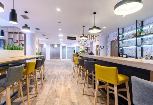 4. 힐튼 가든 인 ..