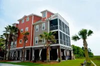 Regatta Inn - Adults Only Hotels near Public Beach Access - 2nd St E