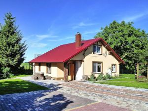 Large, Detached Holiday Home for up to 10 People, Wiejkowko