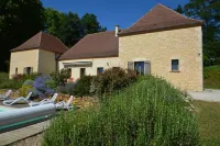 Spacieuse et Confortable Villa Avec Piscine Privée à 10mn à Pied du Centre Ville Hotels in Sarlat-la-Caneda