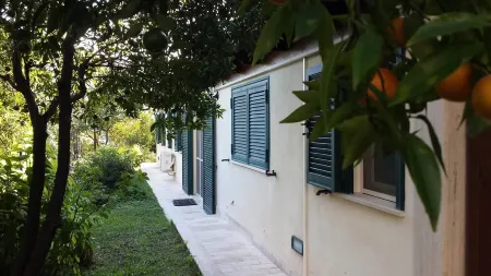 VILLA FRANCOIS a few meters from the main street of Torre Annunziata