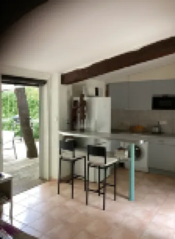 Studio Avec Terrasse et Pergola Dans Propriété Calme et Sécurisée