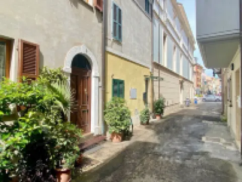 An exclusive terraced house in a very central position, 600 meters from the sea.