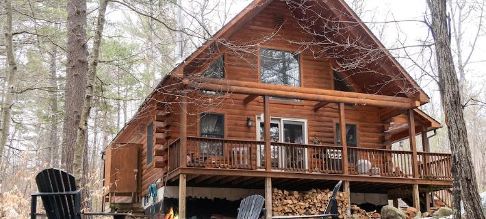 Secluded, Furnished, Log Home, Close To Many Adirondack Attractions. Hotels in Jay
