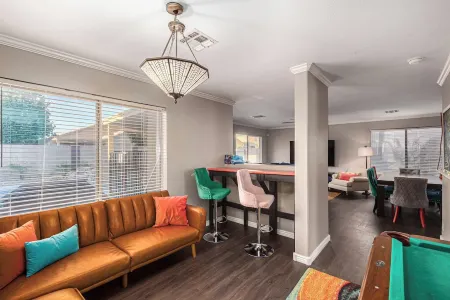 View Fireworks, Restaurants, Stadiums, Heated Pool