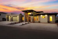 Mansion fits 34 - Movie-Theater + Luxury Backyard