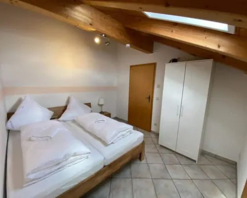 Schöne Ferienwohnung Juliane im Dachgeschoss Hotels in Holzkirchen