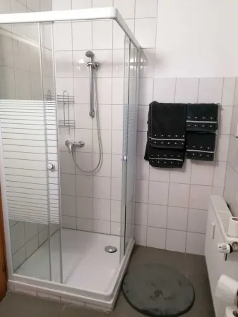 Ferienwohnung 55 m², 1 Schlafzimmer, 1 Wohnzimmer, 1 Küche, 1 Bad, 1 Flur Отели в г. Трир-Саарбург