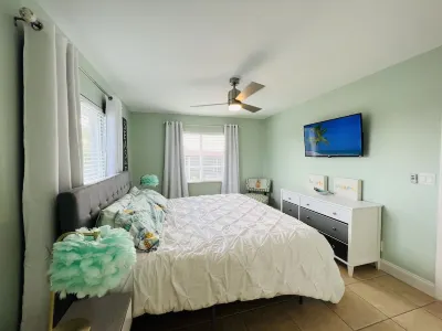 Margaritaville Themed Condo, King Bed Suite, Waterfront + Pool, Near Downtown Hotels near Circle K