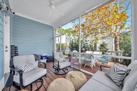 Pet Friendly! Bikes! Inlet Beach! Community Pool! Minutes to the Beach!