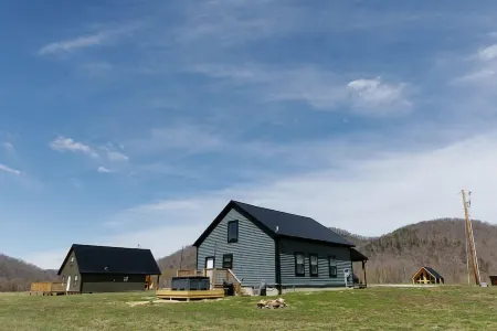 "Valley View Lodge" - Modern Spacious Stay RRG - Slade