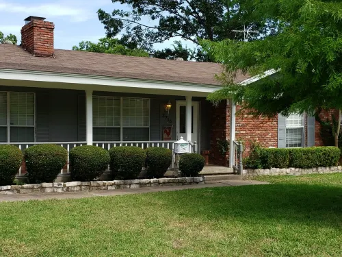 The Red Hen: Staycation! Swimming, Man Cave, Atari Hotels in Richland Hills