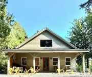 Charming Cottage at Pretty Pond Hotels near Carriages of Acadia