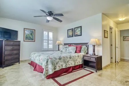 A Welcoming Beachfront 2BR/2BA, Vacation Home, W/D, AC, STEPS TO BEACH!