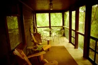 Lakeside Grove Cottage -  Perfect Lakeside Village/Beach Location