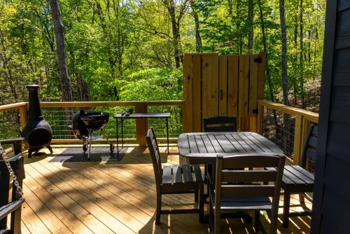 Lakeside Cottage in the Treetops - 2 bedrooms with amazing view