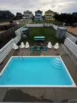 Carolina Hooked:Oceanside home w/pool, hot tub, tiki bar, fire pit & more! - Balkon