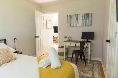Owl's Nest - A Rochester Escape! RIT & UoR Nearby! Hotels near Peter Jacobs Parfum Llc