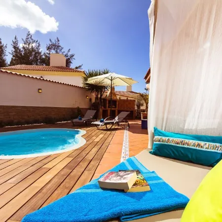 Escelente Villa Familiar con Piscina Privada en el Centro de Corralejo Playa