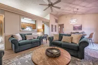 Golf Lover's Getaway! Cozy 2Br/2BA Townhome, Walk to DeSoto Golf Club! Hotels in Hot Springs Village