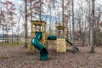 Lakeside Tiny House on the lake, in the mountains