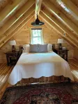 Paradise Peak Cabins “Songbird”outdoor hot tub in the heart of Amish Country
