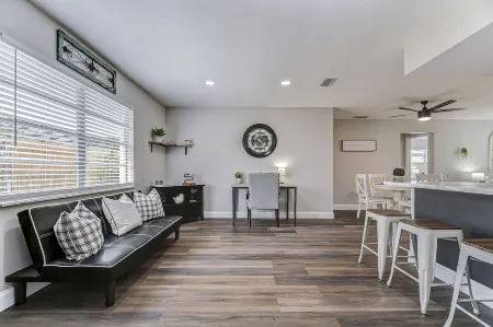 Bright & Beautiful 3/2 house close to Beaches & Fun