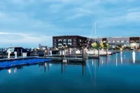 Luxury Lakeview Luxury Condo